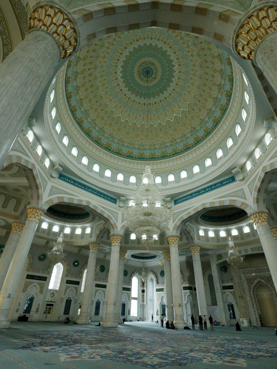 Großer Raum in der Hazram-Sultan-Moschee